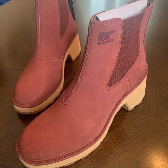💫HP‼️💫 NWOB SOREL Hi-Line Chelsea Ankle Booties in Cranberry, Size 9.5 - Picture 3 of 8